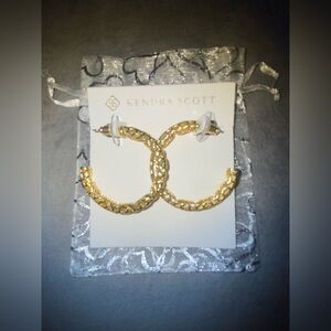 BNWT Kendra Scott Maggie Gold Filigree Hoop Earrings 1.4 inches $75